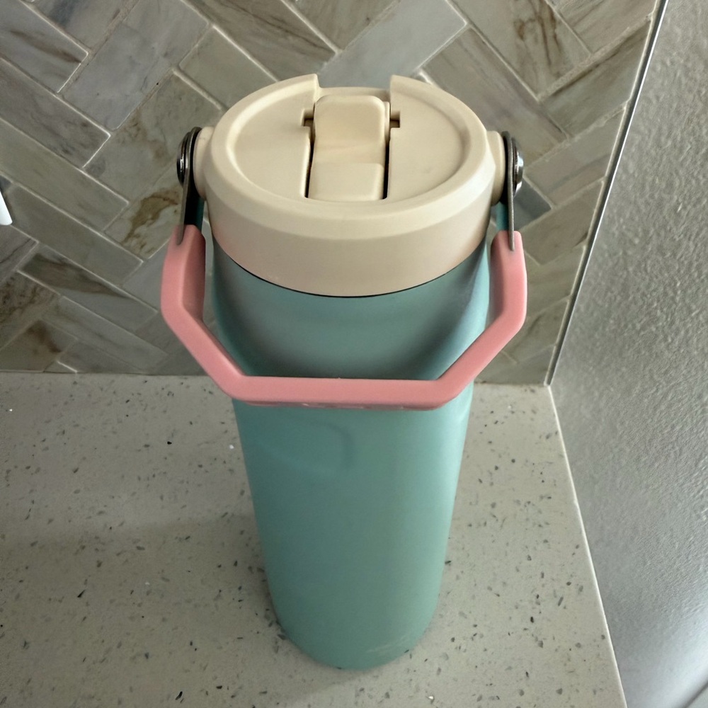 24 oz poolside Stanley Tumbler - Picture 2 of 4